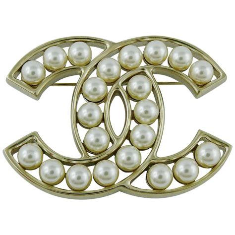 chanel cruise 2017 brooch|Chanel brooches no 5.